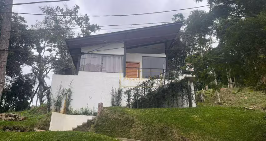 Casa com 3 dormitórios à venda, 124 m² por r$ 840.000,00 - vargem grande - teresópolis/rj