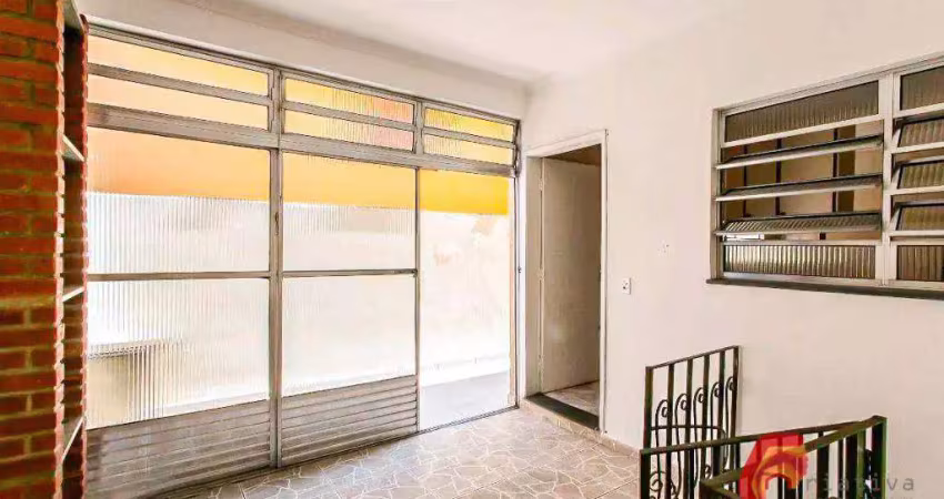 Sobrado 212m² , 3 dormitórios sendo uma suite e 6 vagas no carrão.