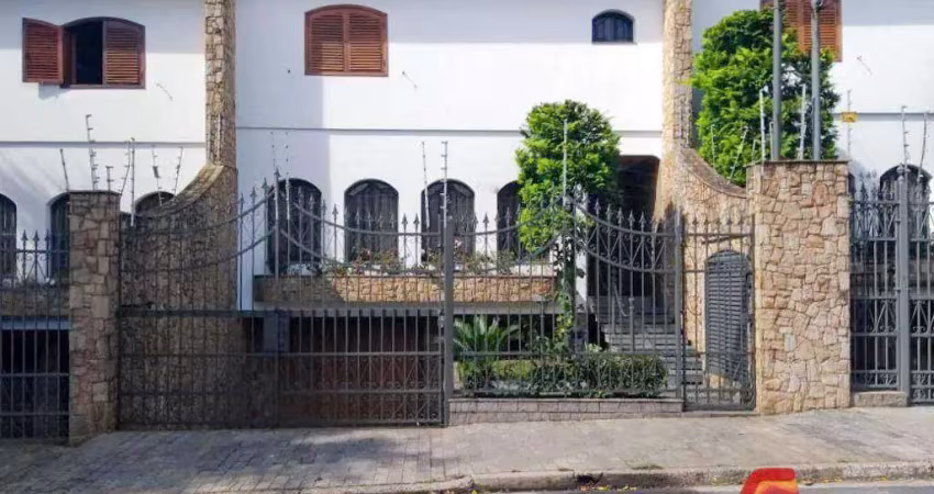 Sobrado com 250 m² , 3 dormitórios sendo 1 suite e 4 vagas na água rasa