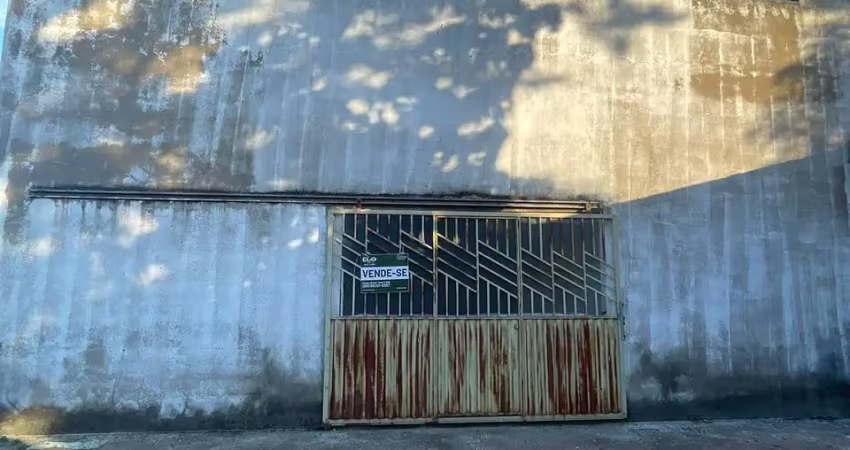Galpão comercial no bairro igarapé. medindo 12 x 36m, em localização estratégica para o seu negócio crescer.