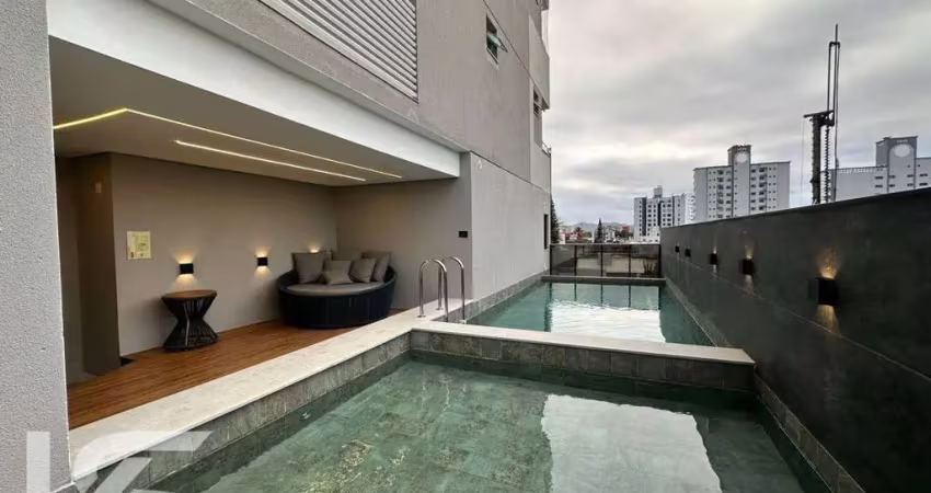 Apartamento 2 suítes com 2 vagas no centro de itajaí – semi mobiliado