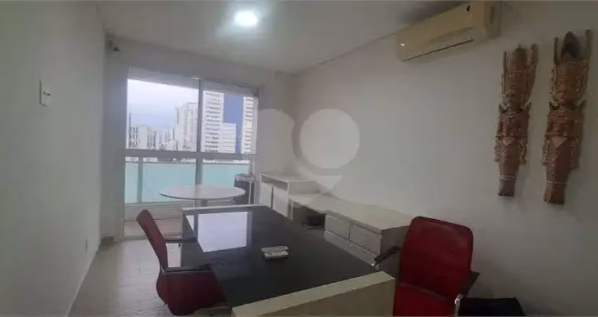 Casa à venda na Avenida Conselheiro Nébias, Boqueirão, Santos