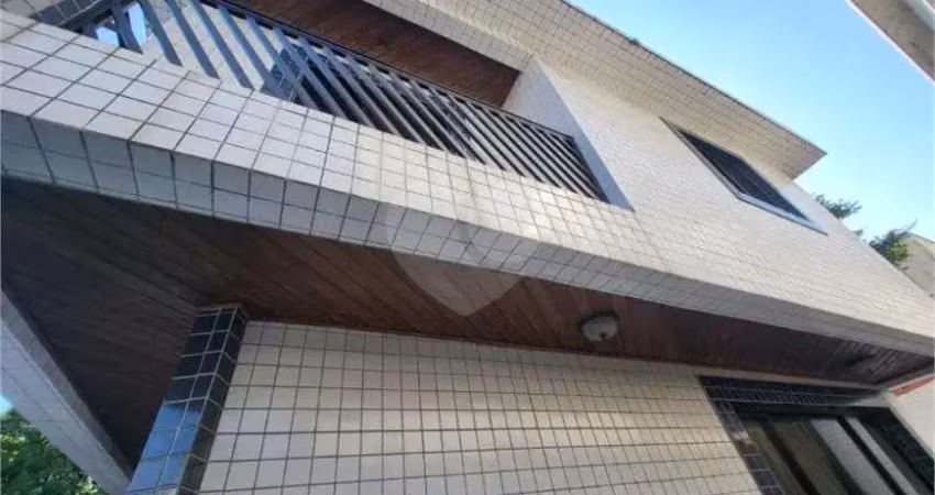 Casa com 4 quartos à venda na Rua Benjamin Constant, Embaré, Santos