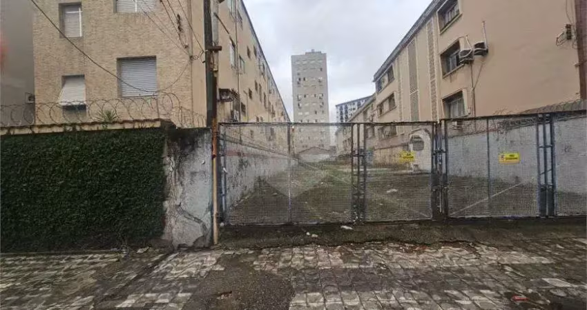 Casa à venda na Avenida Affonso Penna, Aparecida, Santos