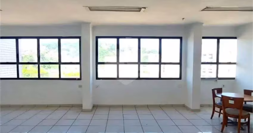 Sala comercial para alugar na Rua Frei Gaspar, Centro, Santos