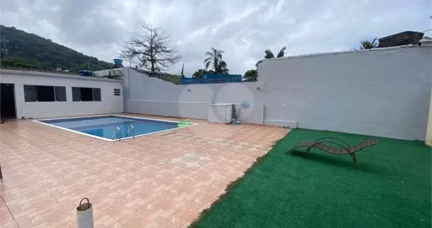 Casa com 2 quartos à venda na Rua Gerônimo Lopes Agria, Jardim Guaiuba, Guarujá