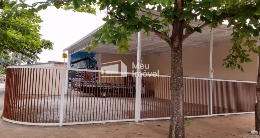 Terreno de esquina 225 m² com cobertura no parque industrial – versátil para uso comercial ou residencia
