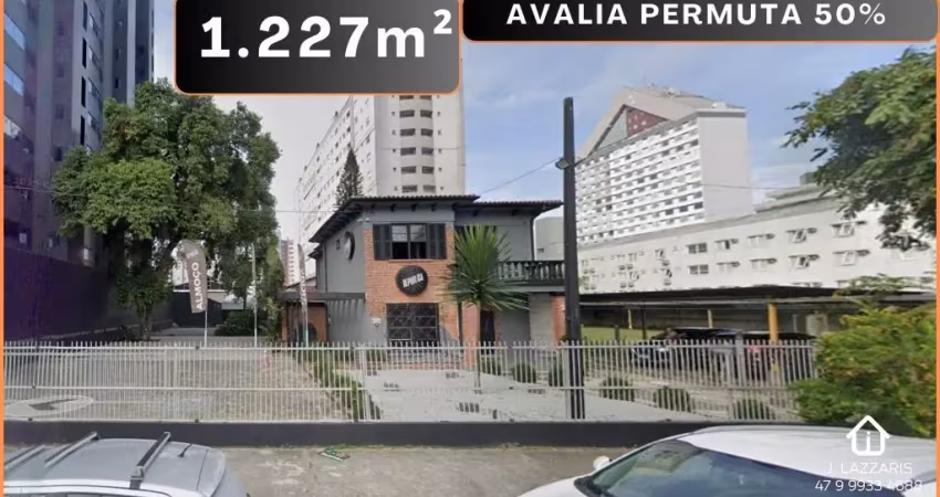 Terreno com 1227m² à venda no centro de joinville! aceita permuta de até 50% do valor.