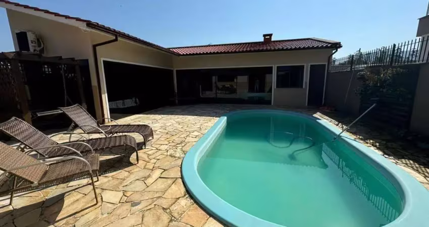 Casa com 3 quartos à venda no Centro, Antônio Carlos 