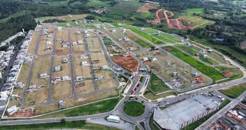 Ótimo lote plano de 176m² no condomínio paradise garden!