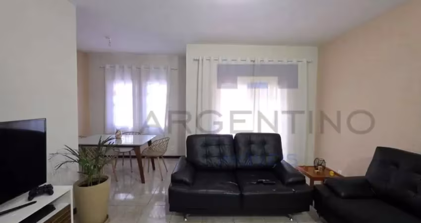 Casa de 3 andares com suíte externa, churrasqueira e garagem para 4 carros!