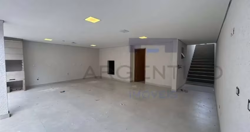 Casa com 3 dormitórios, suíte, salão gourmet e amplo quintal!
