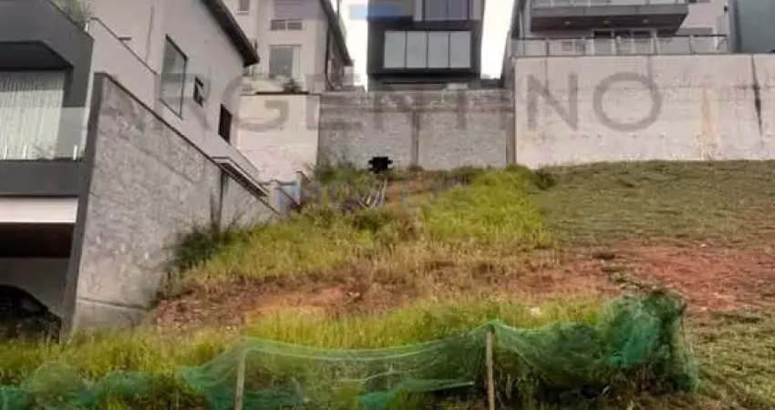 Terreno em aclive de 250,40 m² no bella citta fazenda!