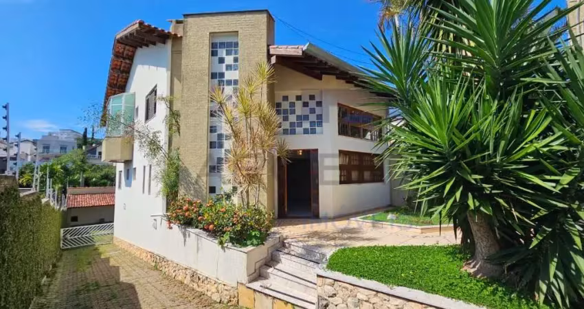 Sobrado com ambientes sofisticados e área de entretenimento exclusiva!