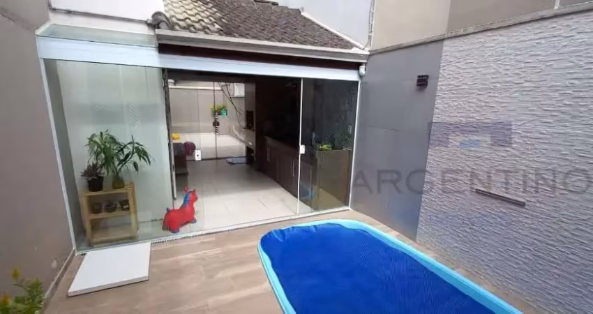 Lindo sobrado com piscina e area gourmet em rua tranquila