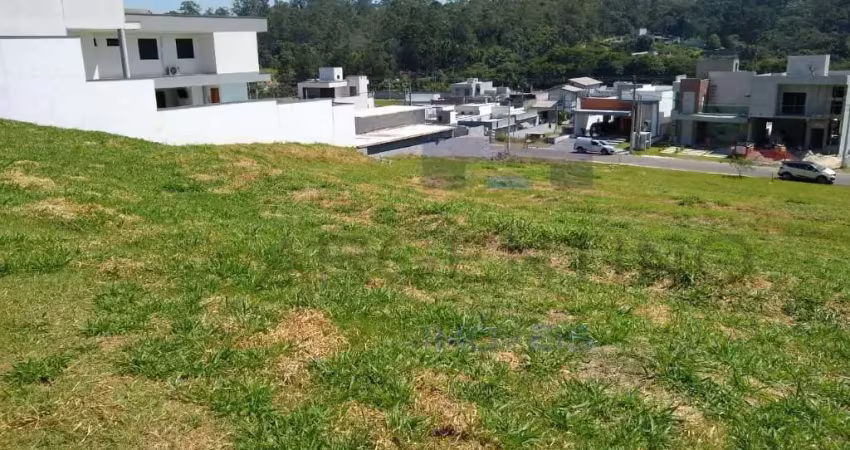 Terreno declive no residencial veneza! venha conferir.