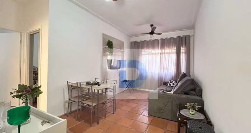 Apartamento compacto com 2 vagas na enseada — localização privilegiada!