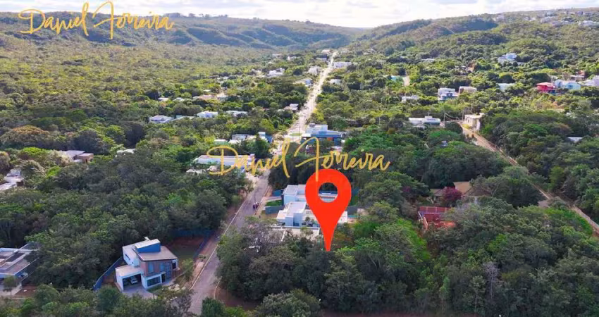 Terreno de esquina, plano com 1.180 m² no condomínio santa monica