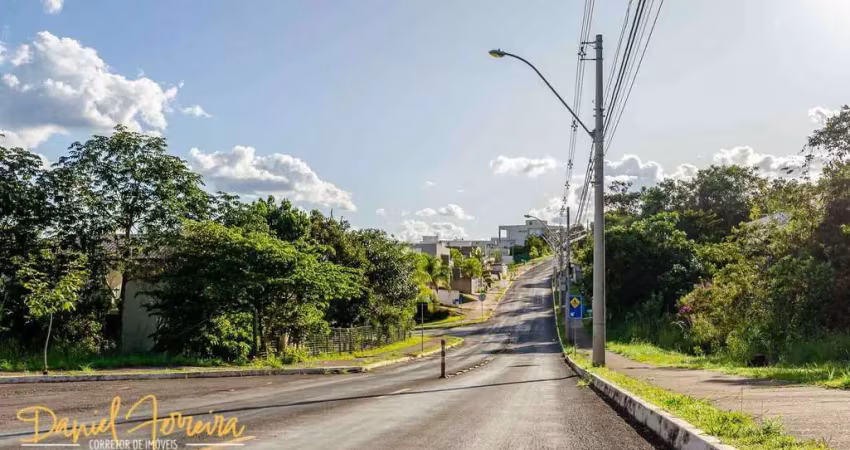 Lote de esquina quase todo plano - aceita financiamento bancário
