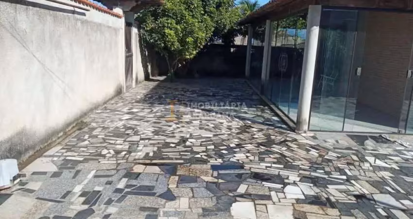 Casa ampla com 4 quartos, suíte e excelente localização em são vicente!