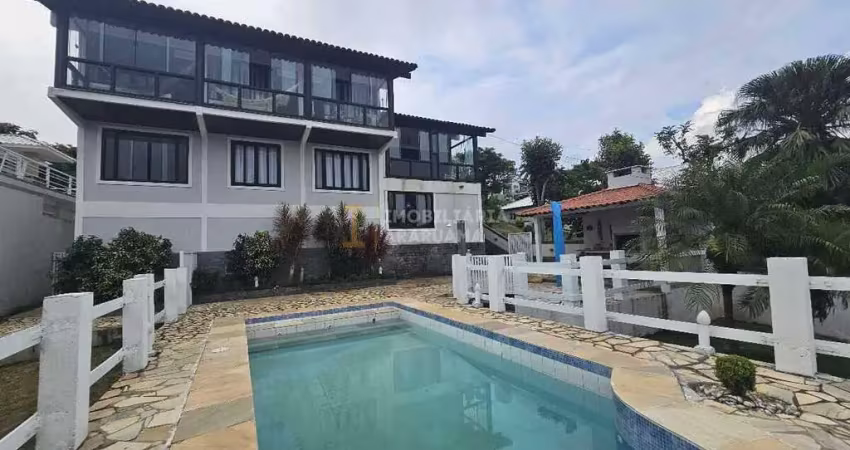 Casa de alto padrão com vista panorâmica da lagoa – 5 quartos no melhor condomínio de araruama