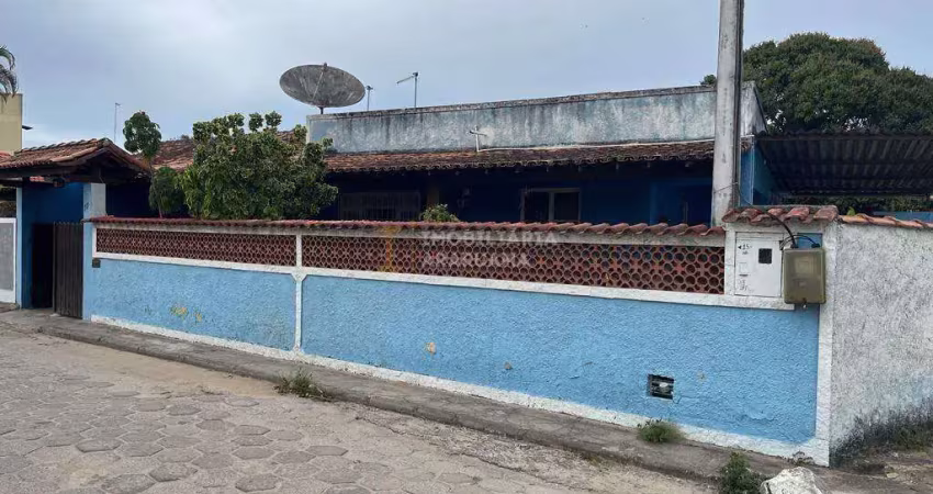 Casa com quintal amplo à venda – ótima localização em bairro tranquilo