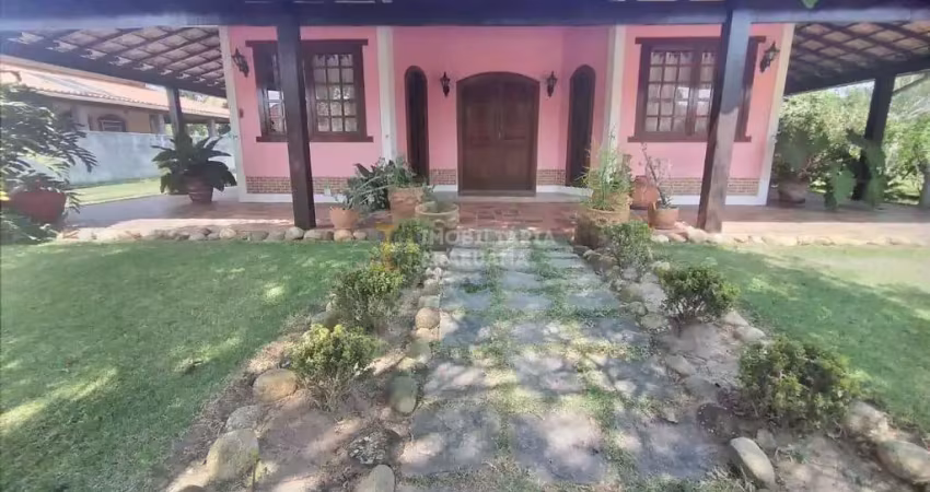 Linda casa em um dos melhores condomínios de praia seca - araruama/rj