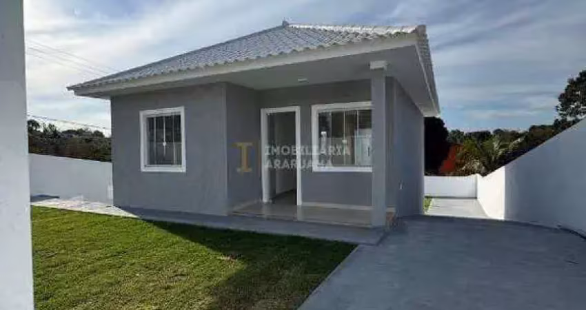 Casa nova com piscina em condomínio – próxima ao centro e ao mar