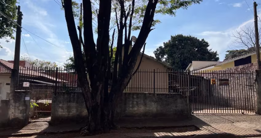Terreno com 2 casas em maringa , otima para construção de geminada