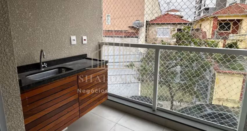 Lindo apartamento amplo com varanda gourmet, cozinha com móveis planejados e pertinho do metrô.