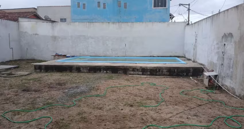 Vendo esta incrível casa, no valor de r$350mil aceita proposta, ou uma entrada de r$200.000 parcelas a combinar no começo da rua do tatus em frente ao bobs  50m pra pista, esquina com a pacheco e depo