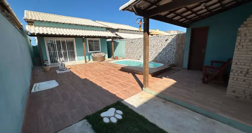 Linda casa à venda em unamar – cabo frio/rj  localizada em condomínio lado praia! ️   valor: r$ 340 mil   ️ aceito entrada de r$ 150.000,00   detalhes do imóvel: ️
