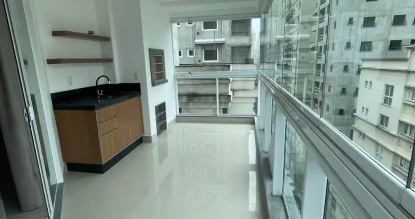 Aparatamento na meia-praia com otima localização e conforto, mobiliado e climatizado espera você!