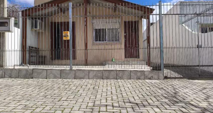 Duas lindas casas no mesmo terreno nas três vendas - ótima localização