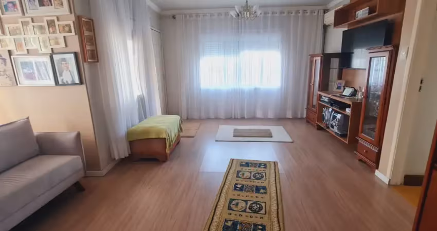 Sobrado com terraço, para 2 famílias +piscina, churrasqueira,  junker e muito mais.