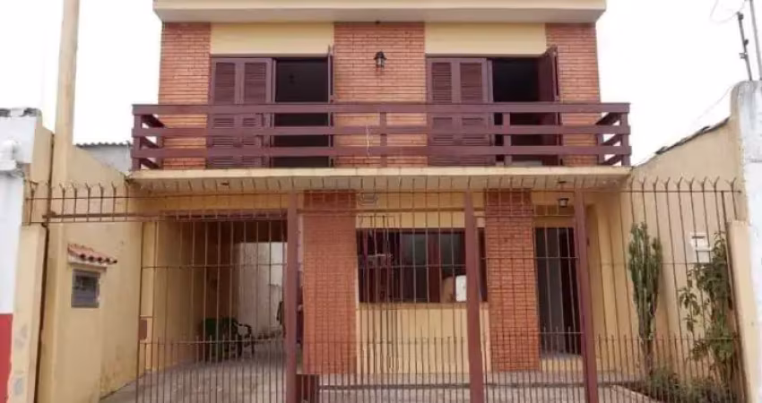 Lindo sobrado para até duas famílias amplo salão com churrasqueira