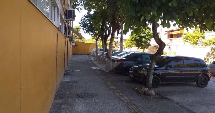 Loja comercial em tradicional shopping na região oceânica de niterói. boa visibilidade. fácil estacionamento no entorno.