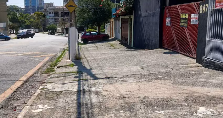 Terreno , com área coberta , banheiros e 1 cômodo excelente localização