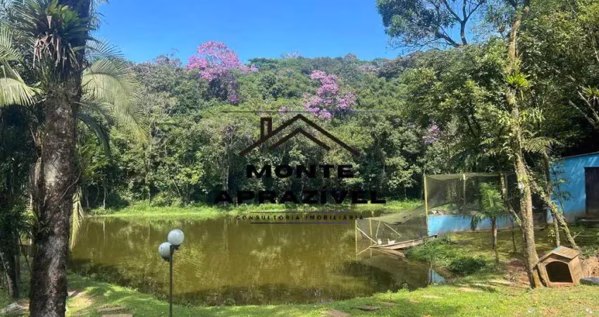 Chácara com  lagos e muita água dentro da propriedade com porteira fechada