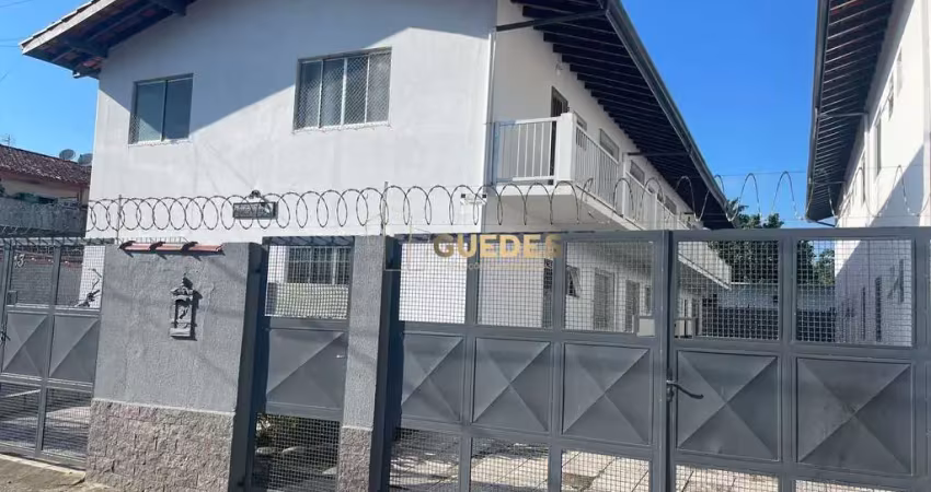 Apto a venda com 2 dormitórios no centro de ubatuba