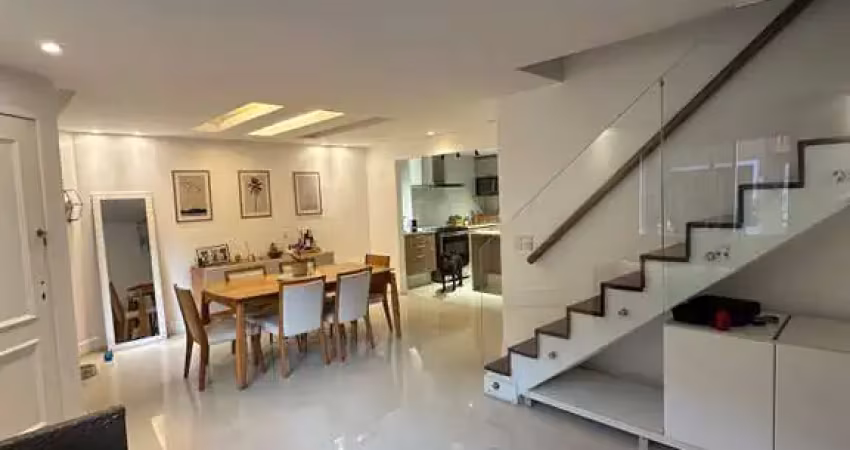 Casa tríplex em condomínio fechado na gleba a, com 3 quartos sendo 1 suíte, 1 vaga em 167m²