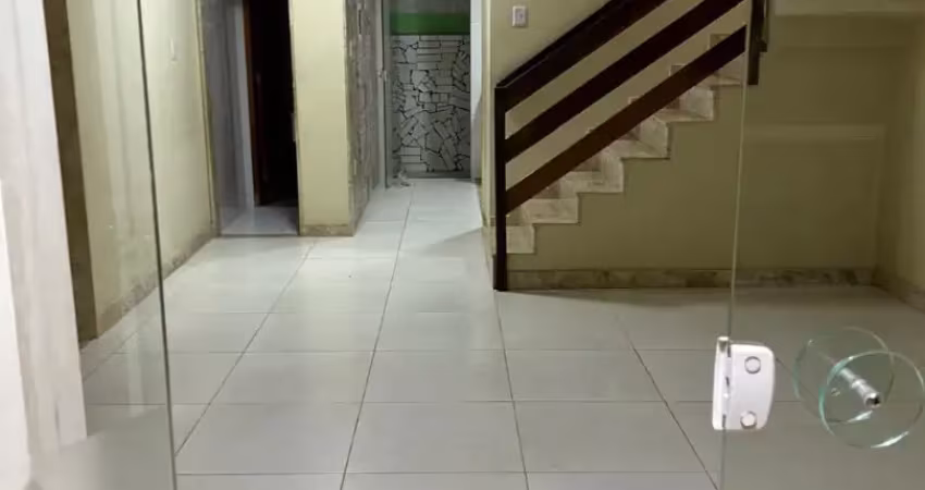 Excelente casa triplex em condomínio fechado oportunidade