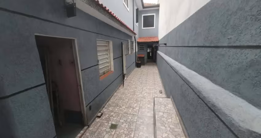 Sobrado completo, 4 dorms, 1 suite, quintal e vaga, bairro santana