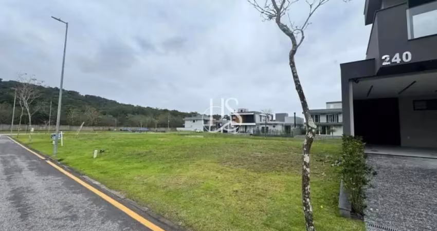 Terreno 300m², fundo lago, condomínio reserva da pedra