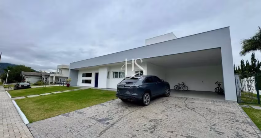 Casa 4 dormitórios, sendo 2 suítes master com closet e 2 demi-suítes