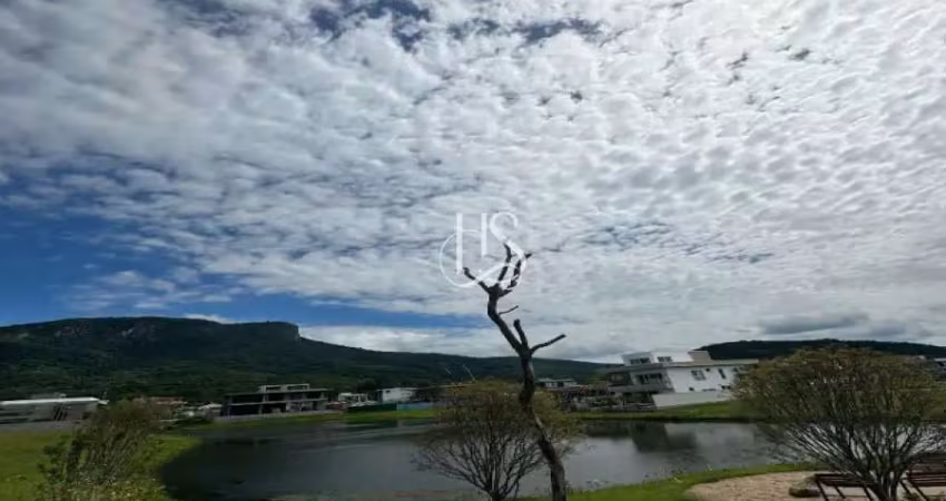Terreno 300m²,fundo lago, condomínio reserva da pedra