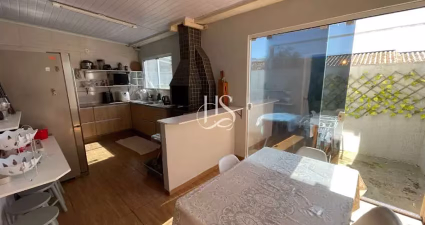 Casa com 3 quartos à venda na Avenida Paulo Roberto Vidal, 1, Bela Vista, Palhoça