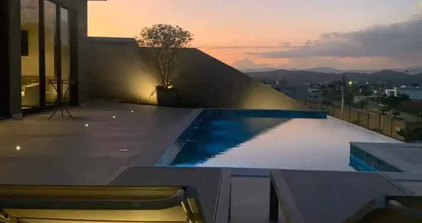 Maravilosa casa de alto padrão, á venda no condomínio residencial alphaville em são josé dos campos - sp.