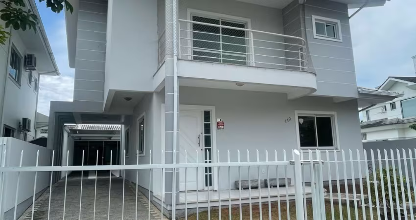 Linda casa no Bairro Pedra Branca