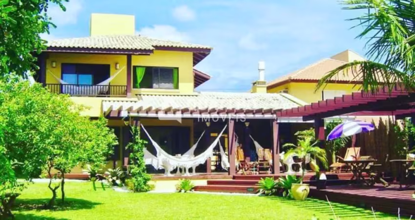 Casa à venda na Avenida Aroeira da Praia, Mariscal, Bombinhas
